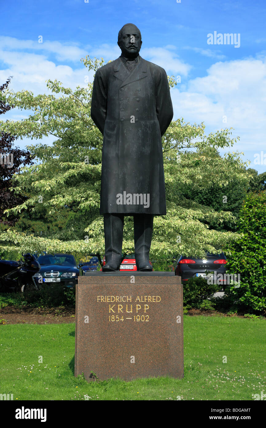 D-Essen, Ruhr, Rhénanie du Nord-Westphalie, D-Essen-Bredeney, Friedrich Alfred Krupp, Memorial dans le parc de la Villa Huegel Huegel, sculpteur Hugo Lederer, résidence de la famille Krupp, famille, famille d'industriels, de la représentation de la Krupp Banque D'Images D-Essen, Ruhr, Rhénanie du Nord-Westphalie, D-Essen-Bredeney, Friedrich Alfred Krupp, Memorial dans le parc de la Villa Huegel Huegel, sculpteur Hugo Lederer, résidence de la famille Krupp, famille, famille d'industriels, de la représentation de la Krupp Banque D'Images