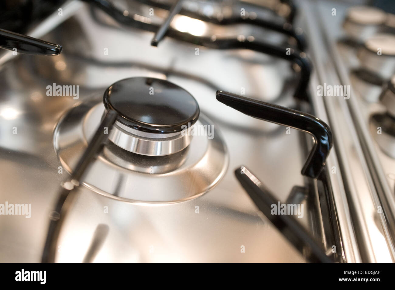 Close up d'un anneau de gaz sur une cuisinière à gaz moderne sur une cuisinière Banque D'Images