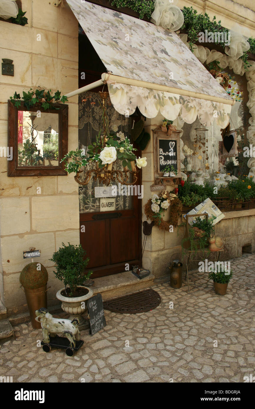 La prudence dans la boutique Parfumerie bastide de Beaumont, Dordogne Banque D'Images