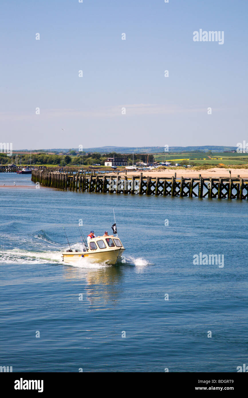 Voyage de pêche laissant Amble Northumberland England Banque D'Images