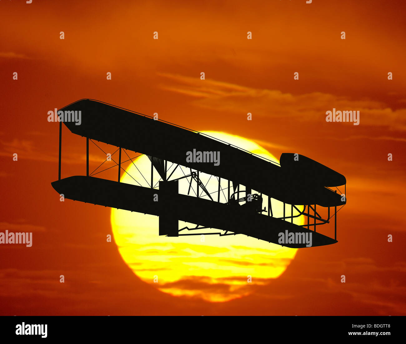 Réplique d'un composite de l'avion des frères Wright sur le coucher du soleil Banque D'Images