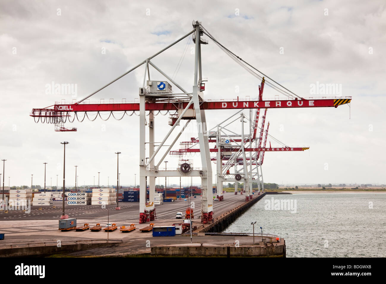 Dunkerque, France - Grues au port de Dunkerque France Europe Banque D'Images