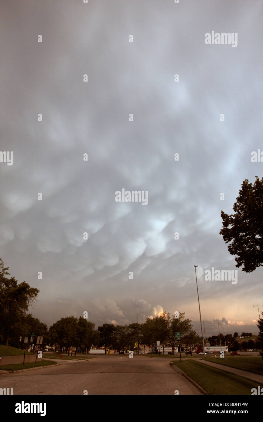 La formation de nuages Mammatus sur Lincoln, Nebraska Banque D'Images