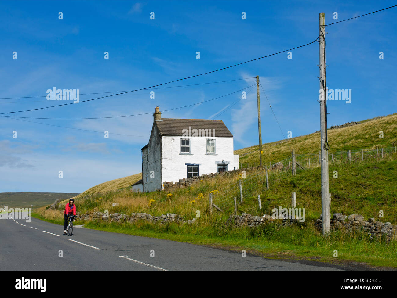 Cycliste dans la région de Teesdale, County Durham, England UK Banque D'Images