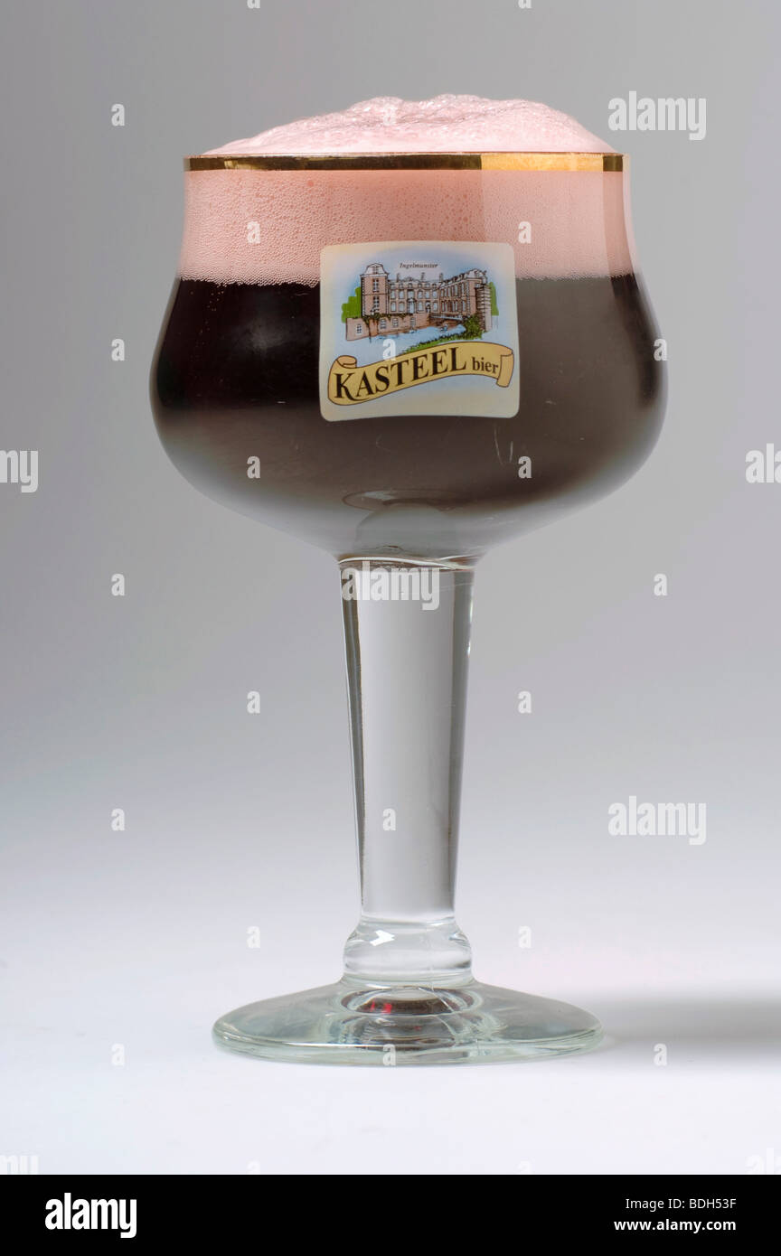 Bière Rouge Kasteel rouge Banque de photographies et d’images à haute résolution ...