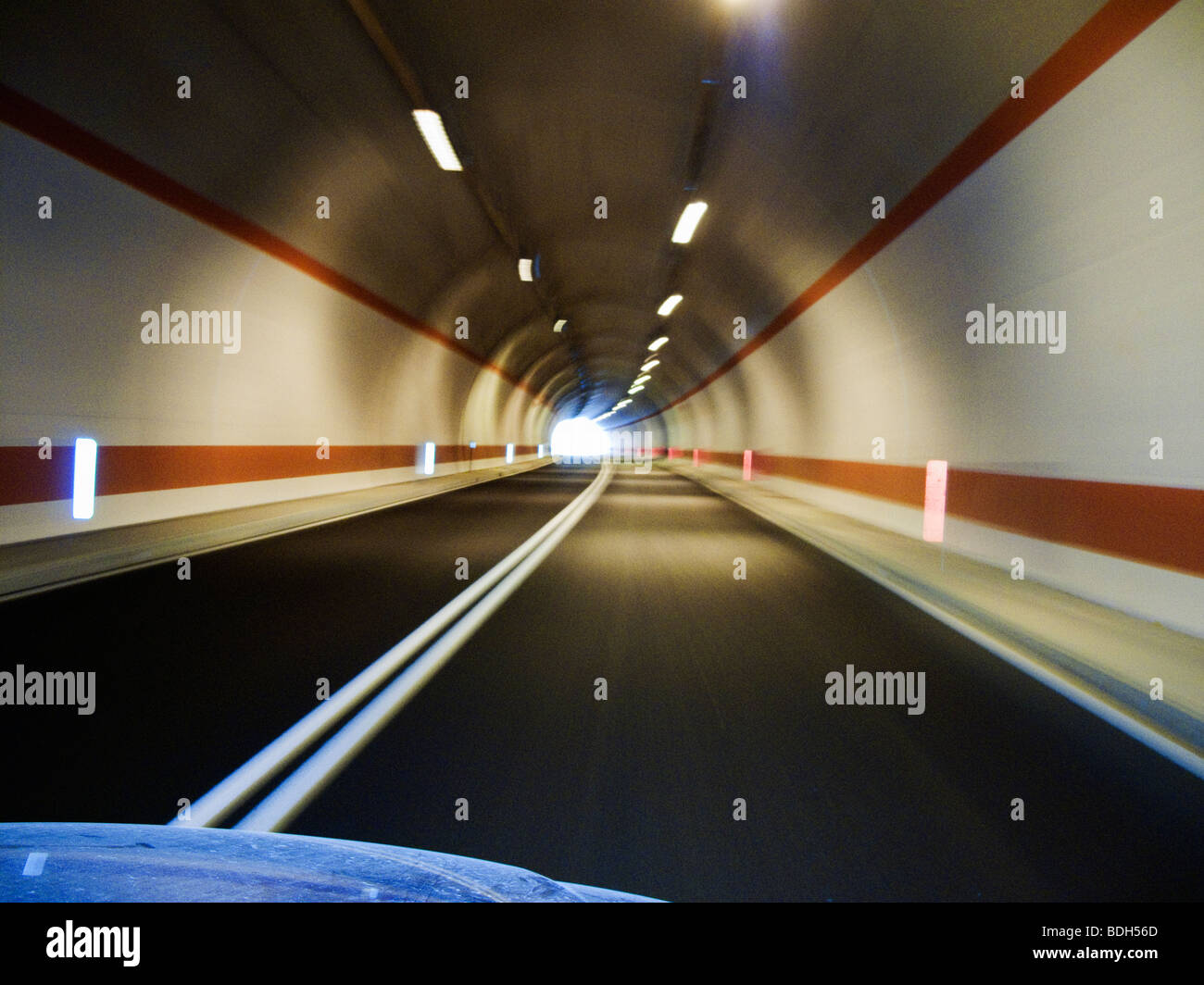 Tunnel sur la route SS125, Sardaigne, Italie Banque D'Images
