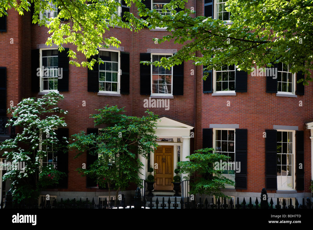 Maisons de brique classique des riches grace Louisburg Square sur BEACON HILL - BOSTON (MASSACHUSETTS) Banque D'Images