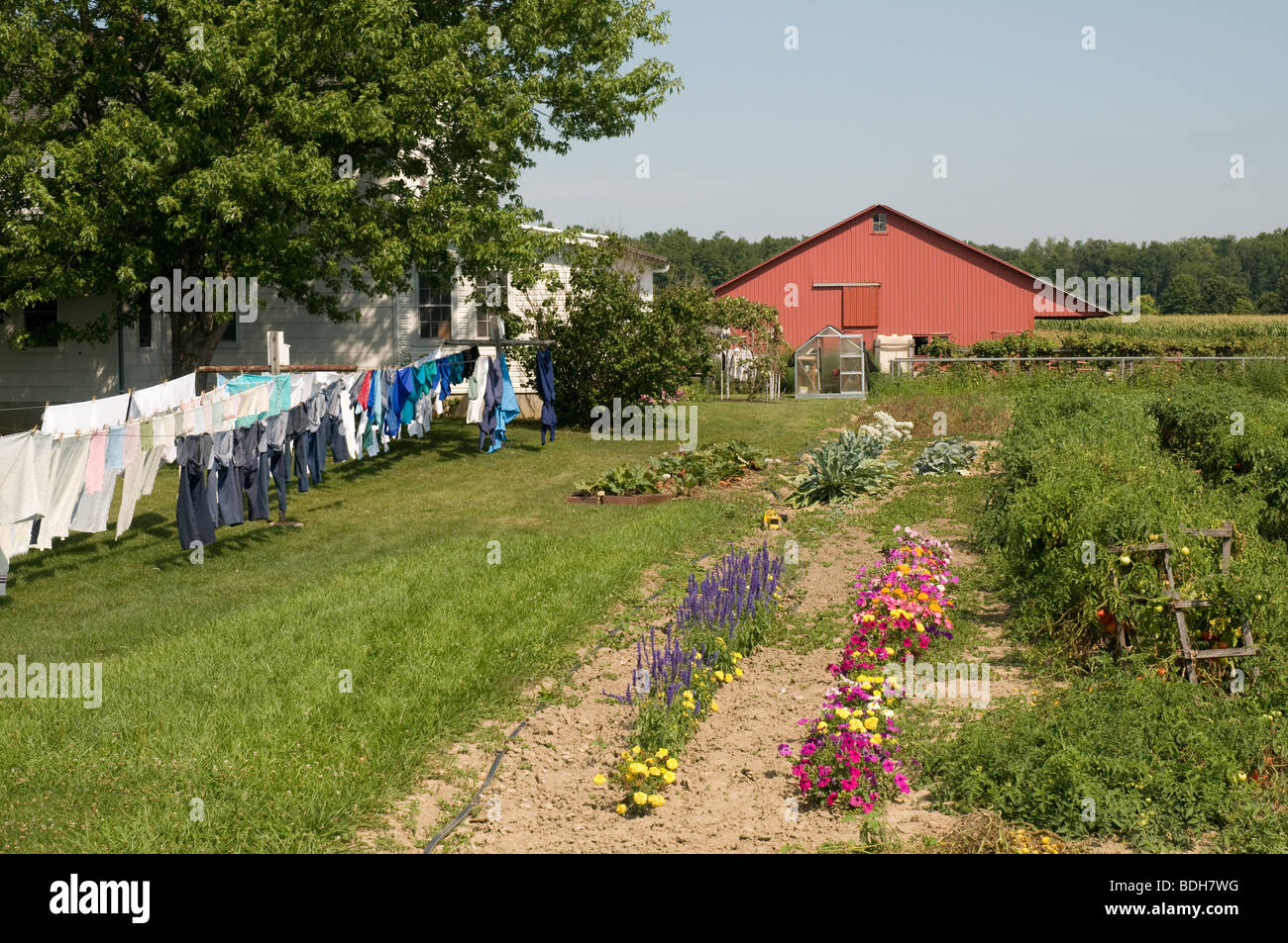 Jardin amish et les vêtements sur la ligne d'habillement USA Banque D'Images