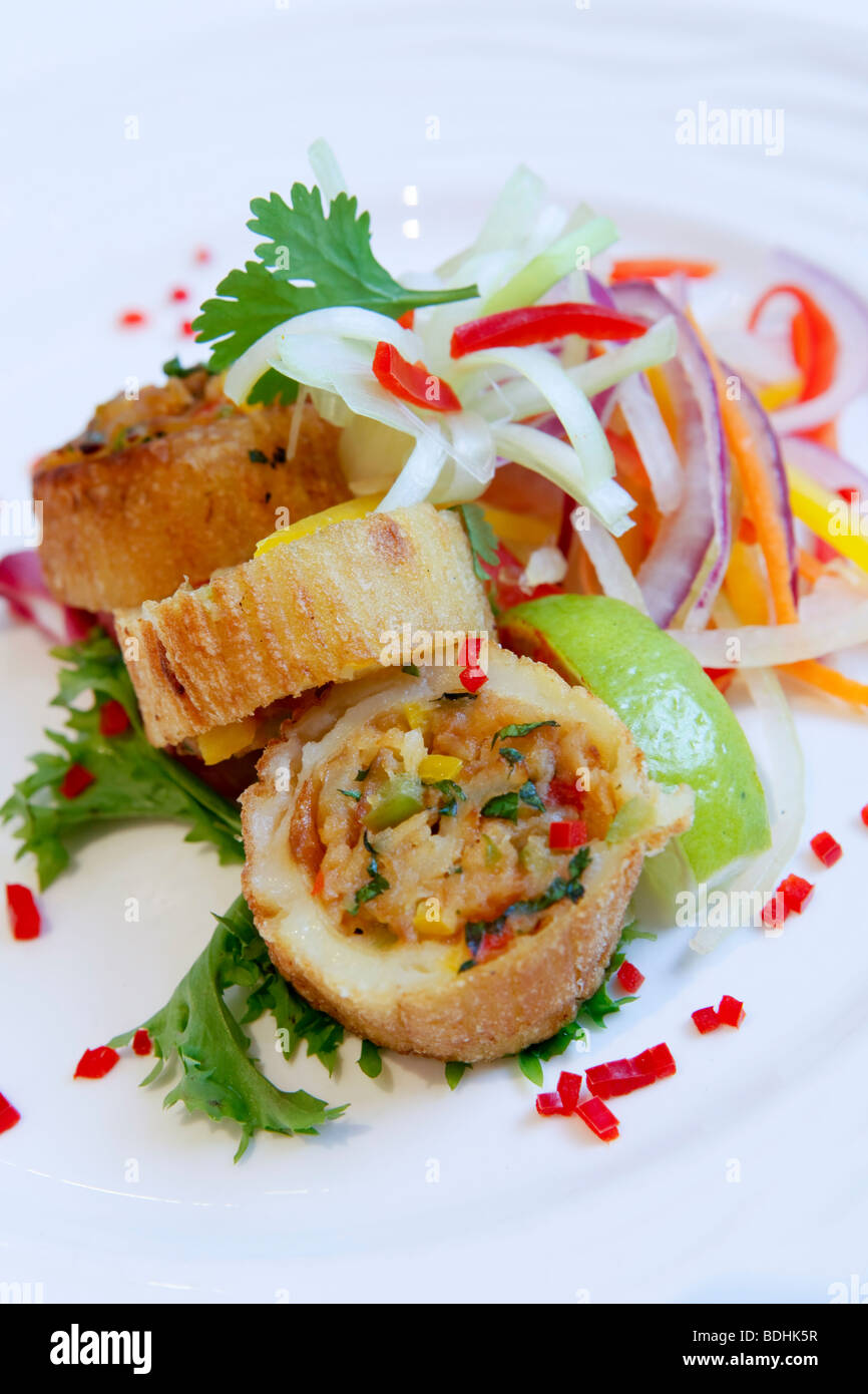 Shimla Pinks Restaurant Indien, la nourriture est de pommes de terre farcies Banque D'Images