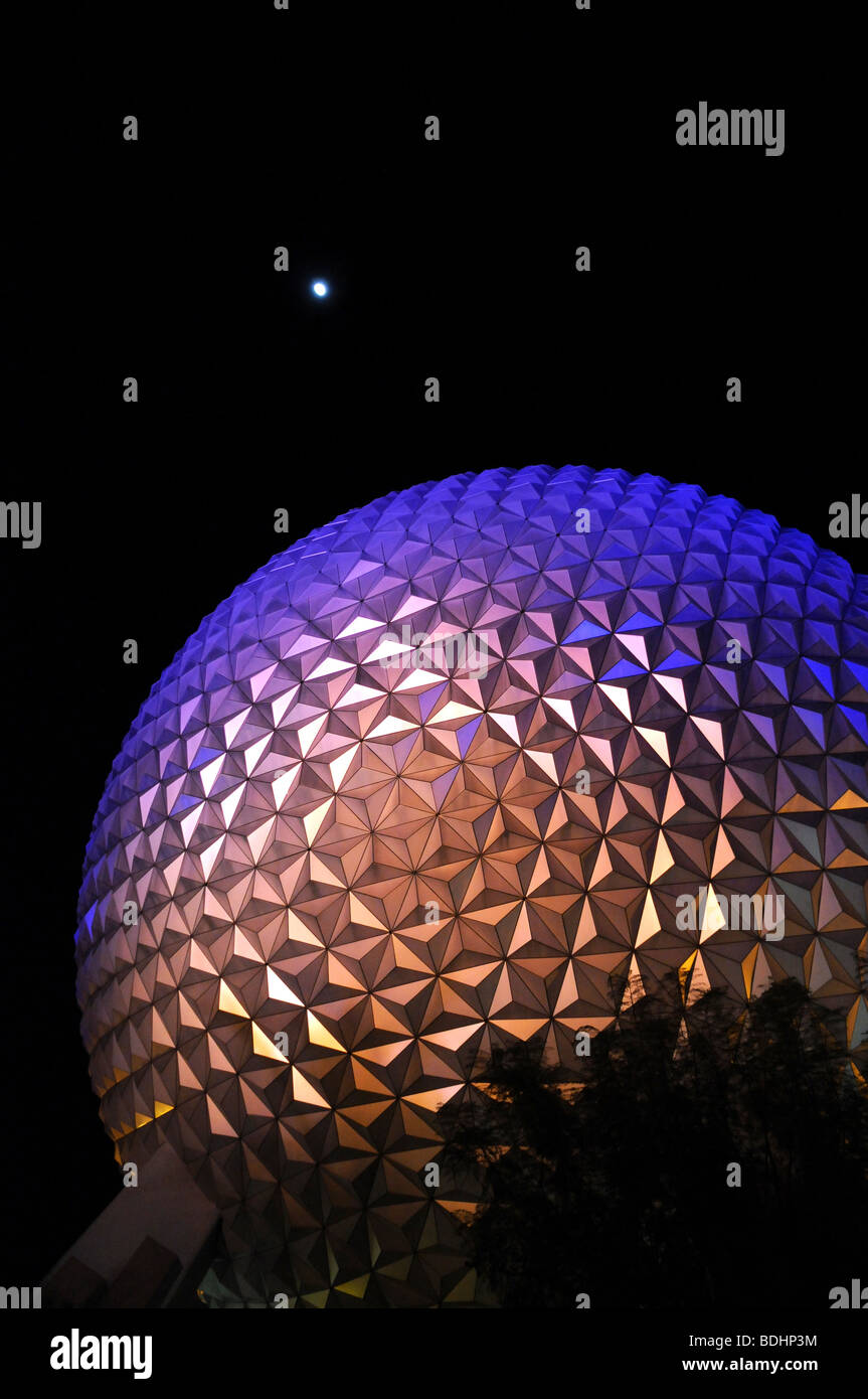 Epcot Center de nuit avec lune Banque D'Images