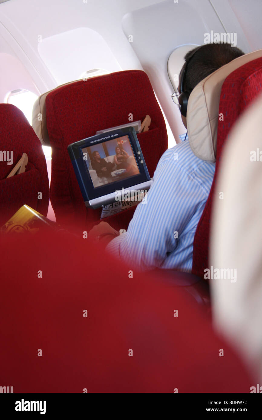 L'arrière du siège passager avion compagnie aérienne kingfisher vidéo Banque D'Images