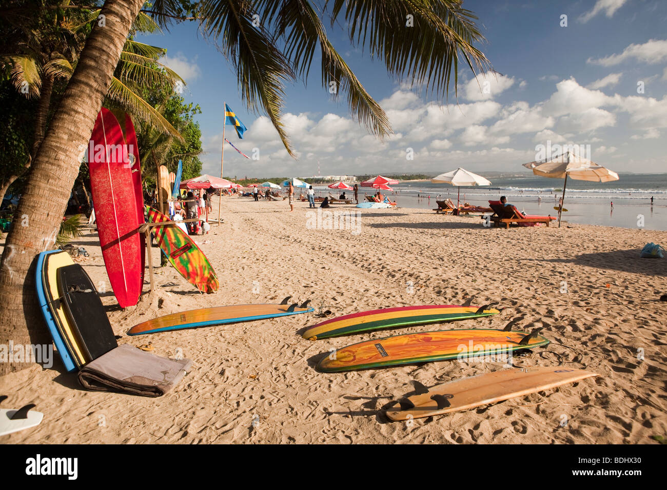 L'INDONÉSIE, Bali, Kuta, plage, planches à louer Banque D'Images