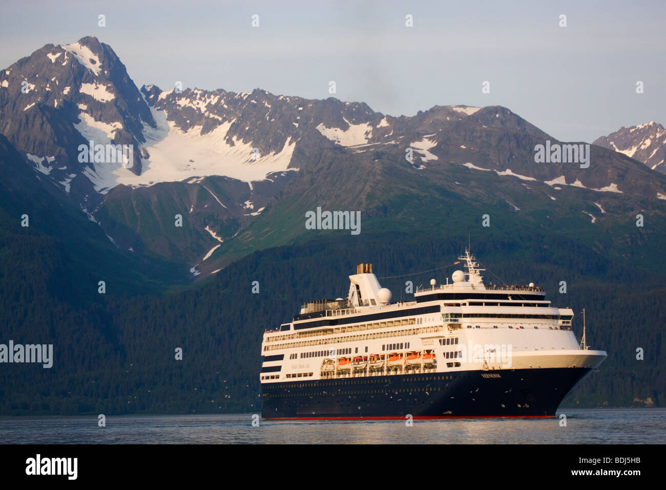 Holland America cruiseship Veendam quitter Résurrection Bay, Seward, Alaska. Banque D'Images