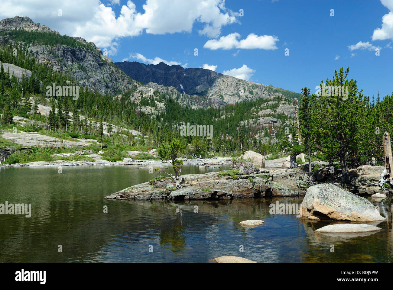 Le lac Mills dans les Montagnes Rocheuses du Colorado Banque D'Images