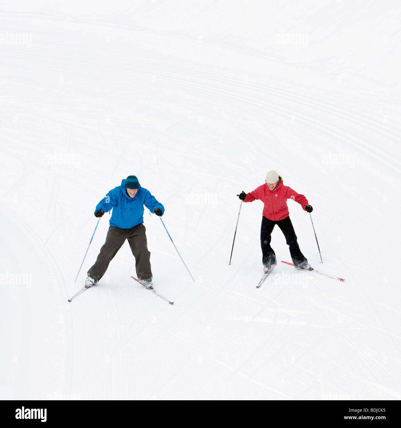 Vue supérieure de Ski de couple, Whistler, British Columbia, Canada Banque D'Images