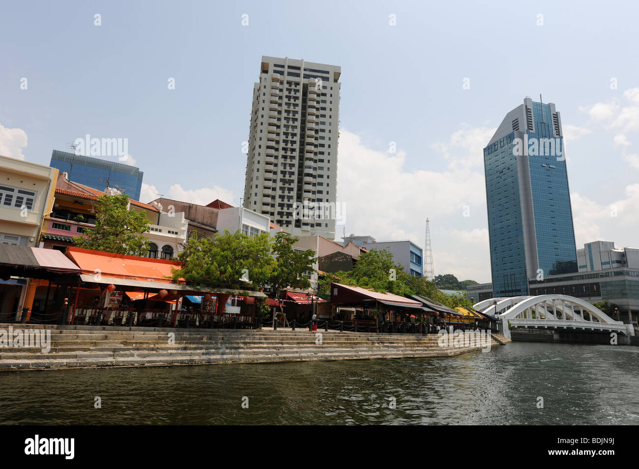 Pont sur la rivière Singapour Elgin et riverside restaurants et cafés, à Singapour Banque D'Images