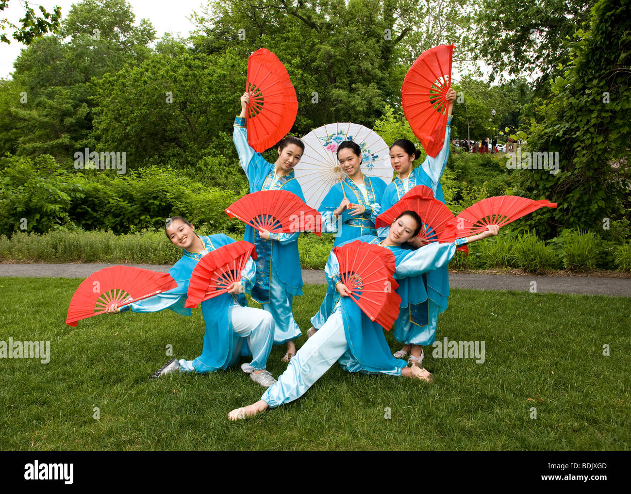 La danse chinoise de ventilateur Photo Stock - Alamy