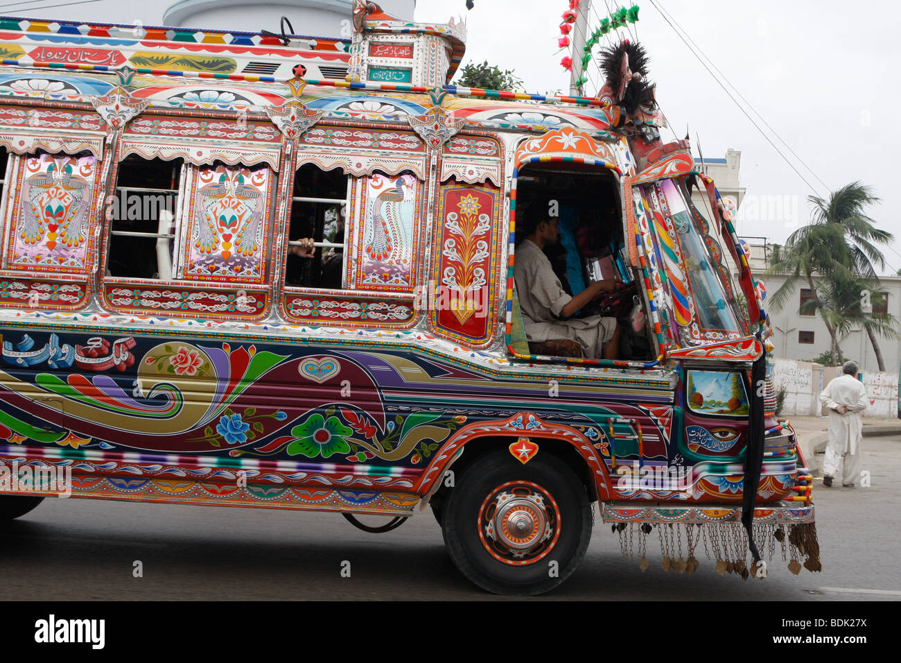 Pakistan Karachi bus décoré Banque D'Images