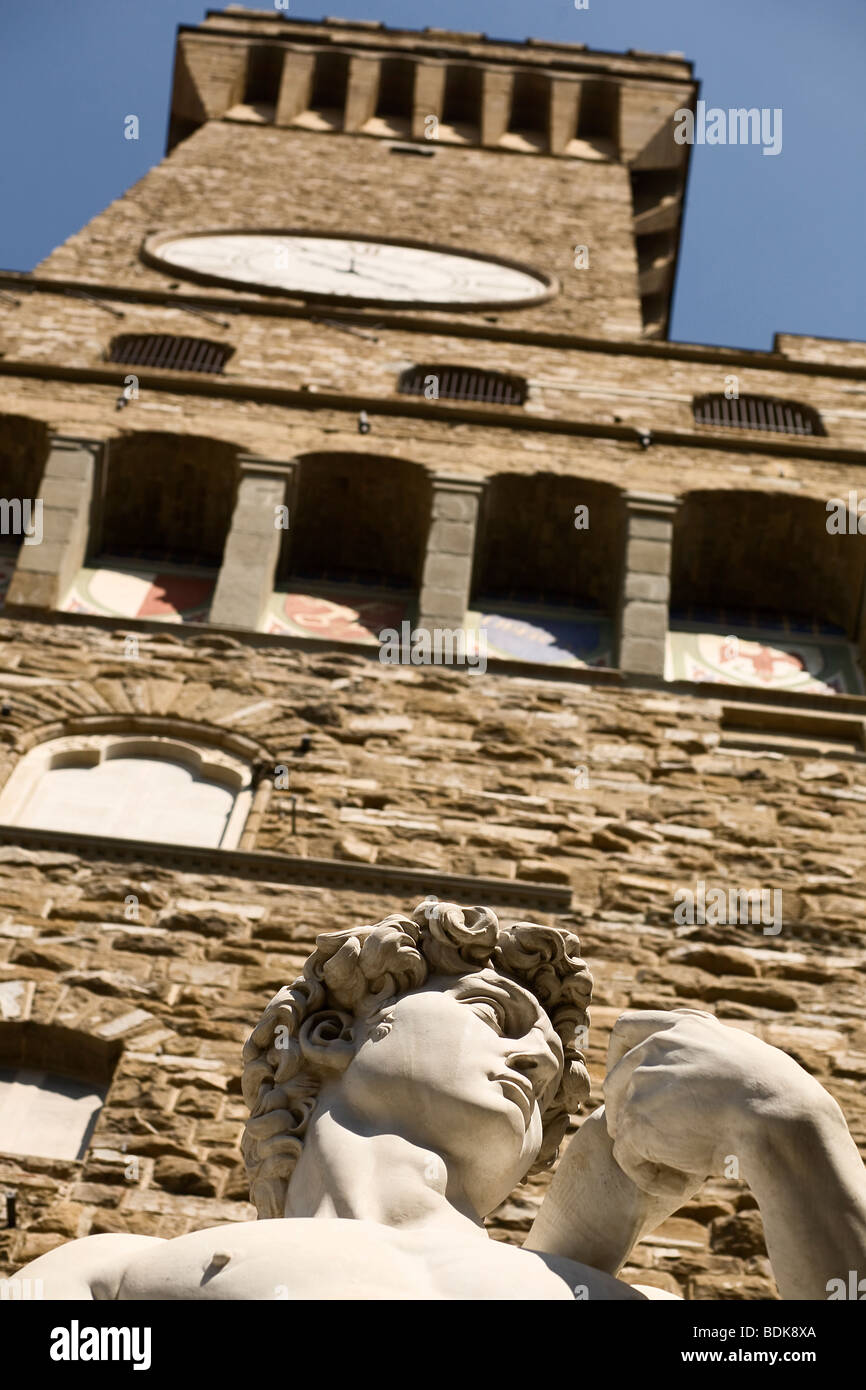 Le David de Michelangelo en face du Palazzo Vecchio, Florence, Italie Banque D'Images