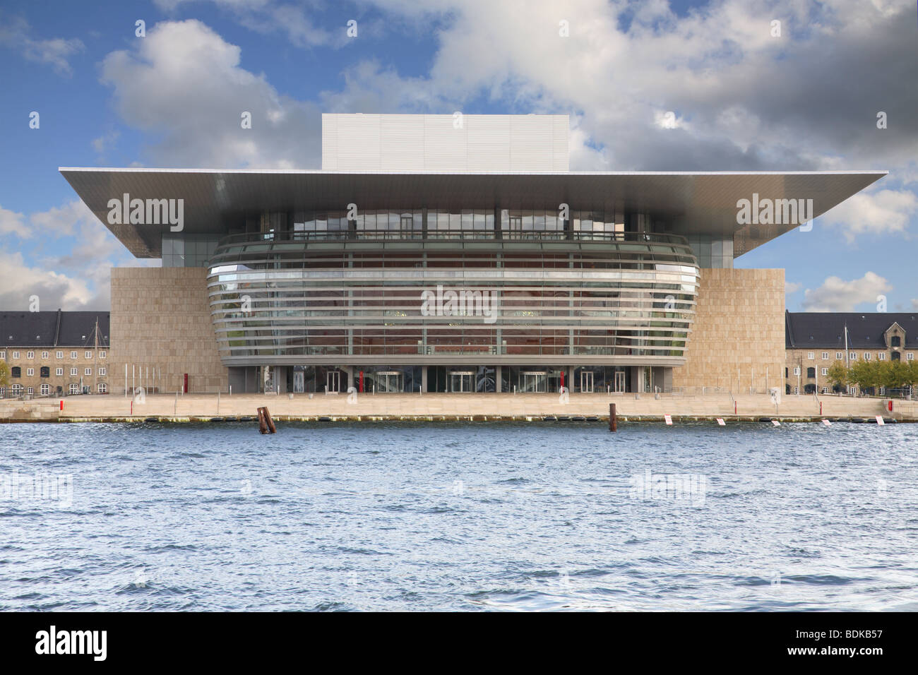 L'Opéra royal danois sur Holmen, port intérieur de Copenhague, Danemark. Architecture moderne de Henning Larsen. Don de a.p. Møller. Banque D'Images
