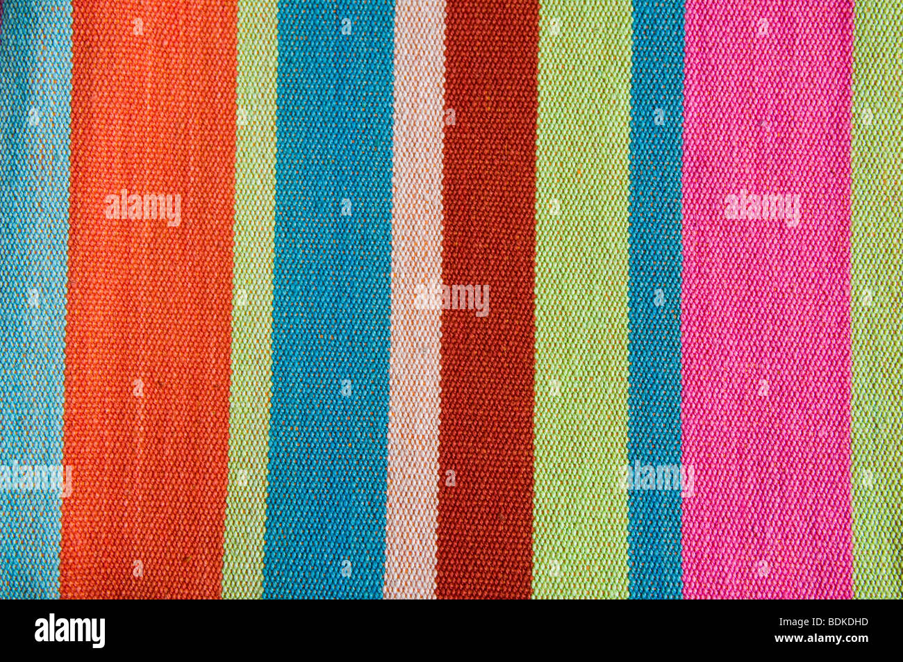 Tissu coton coloré stripey - qui rappelle de toile pour les transats. Banque D'Images