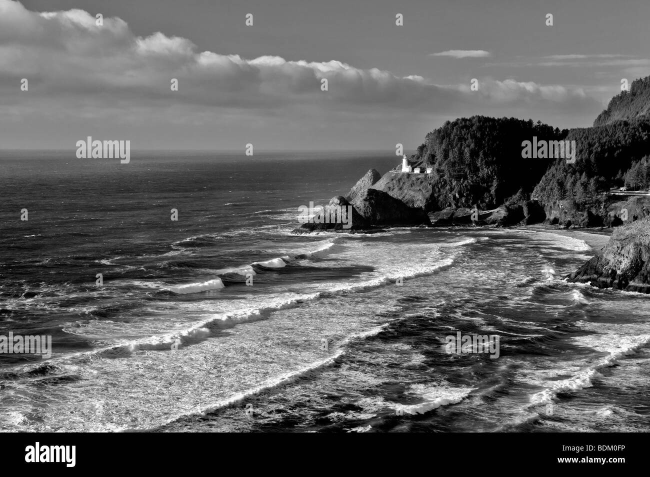 Phare de Heceta avec des vagues. Oregon Banque D'Images