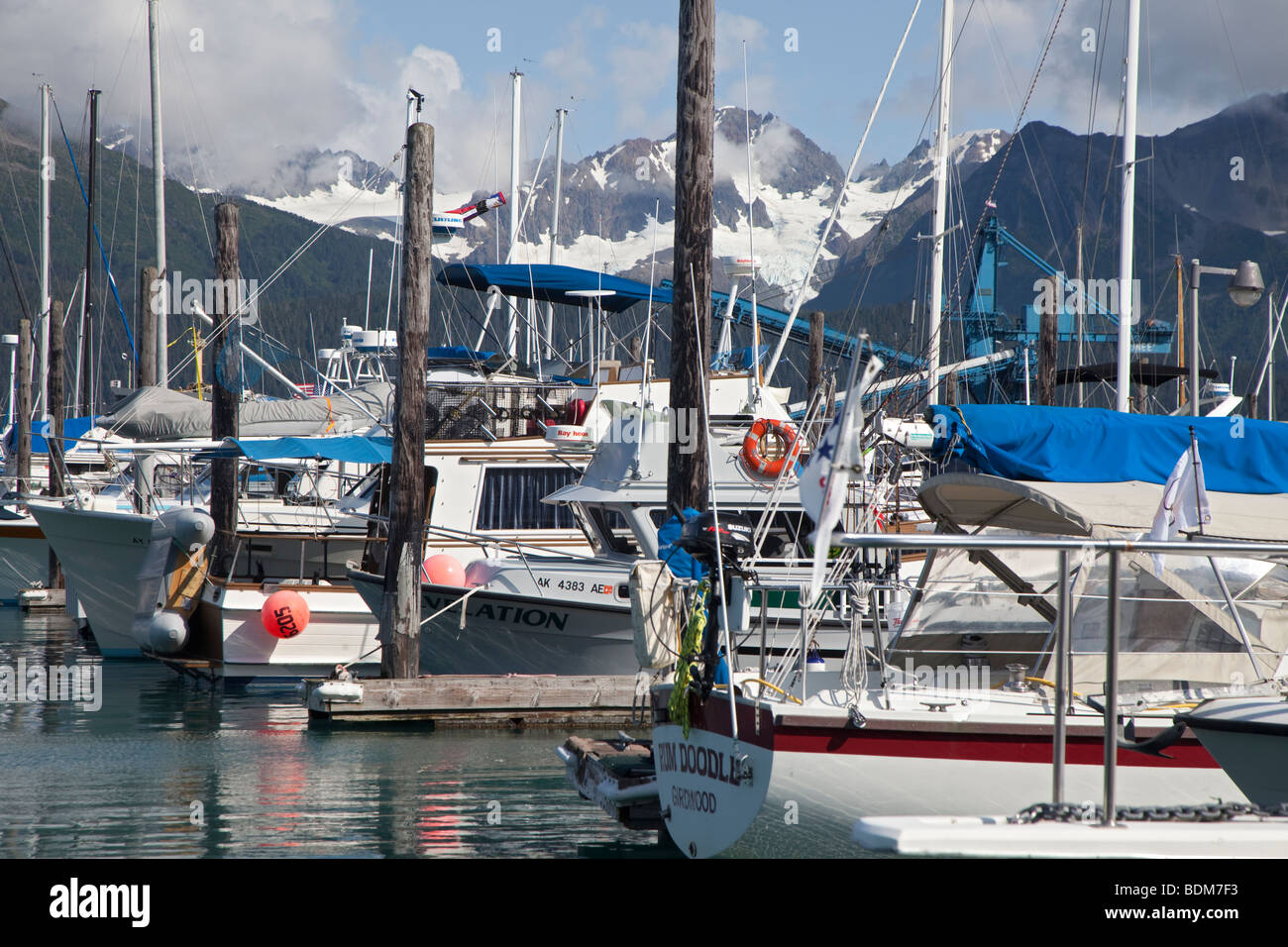 Seward, Alaska - Le petit bateau Harbour sur la Résurrection Bay Banque D'Images