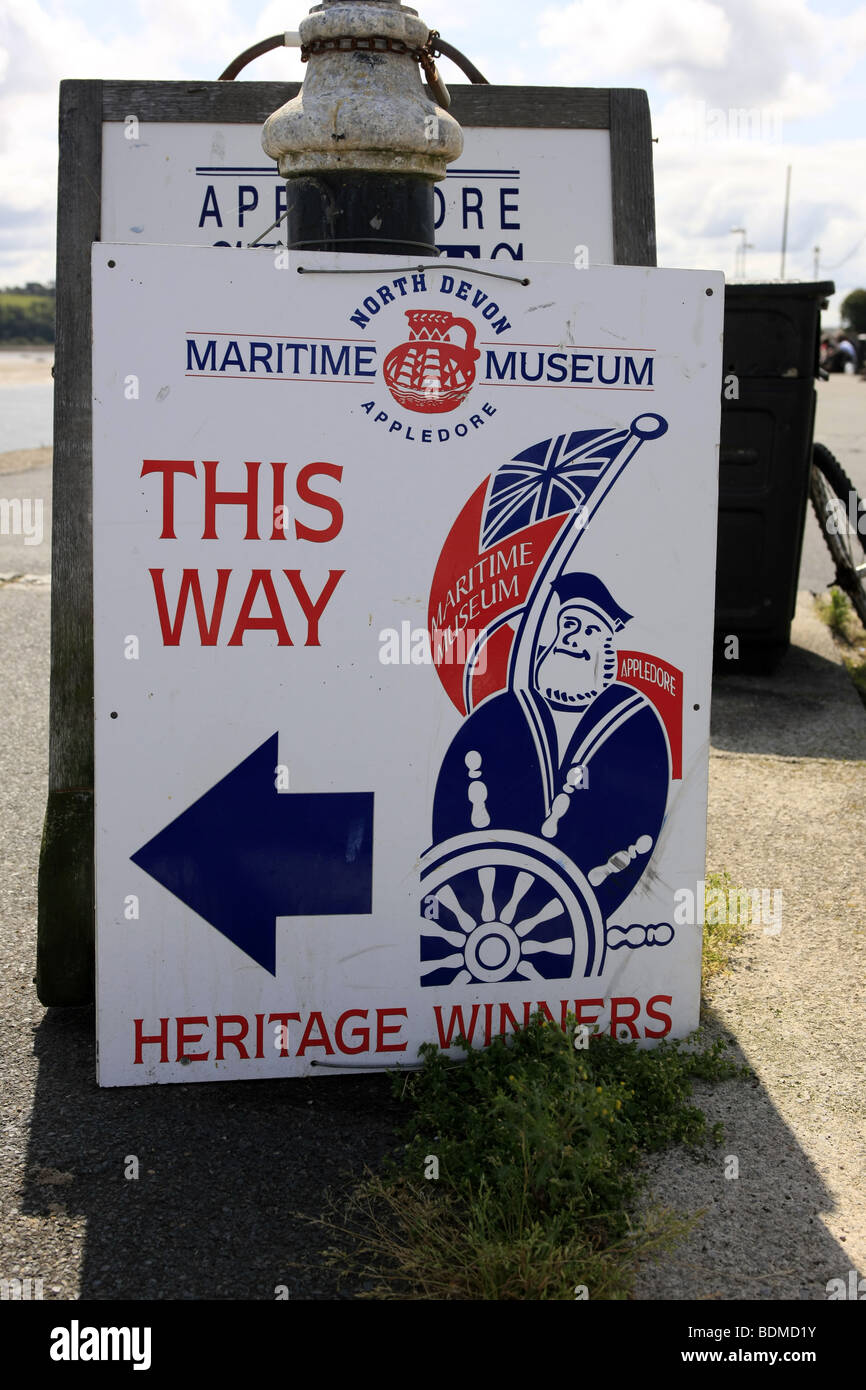 Panneau indiquant le chemin de la North Devon Maritime Museum à Appledore Angleterre Banque D'Images