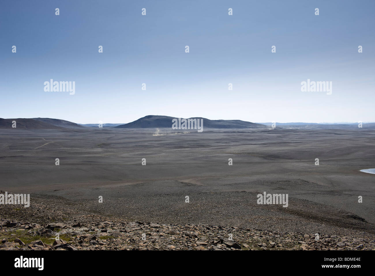 Sprengisandur, sable duanes dans les hautes terres d'Islande et des chevaux dans la distance Banque D'Images