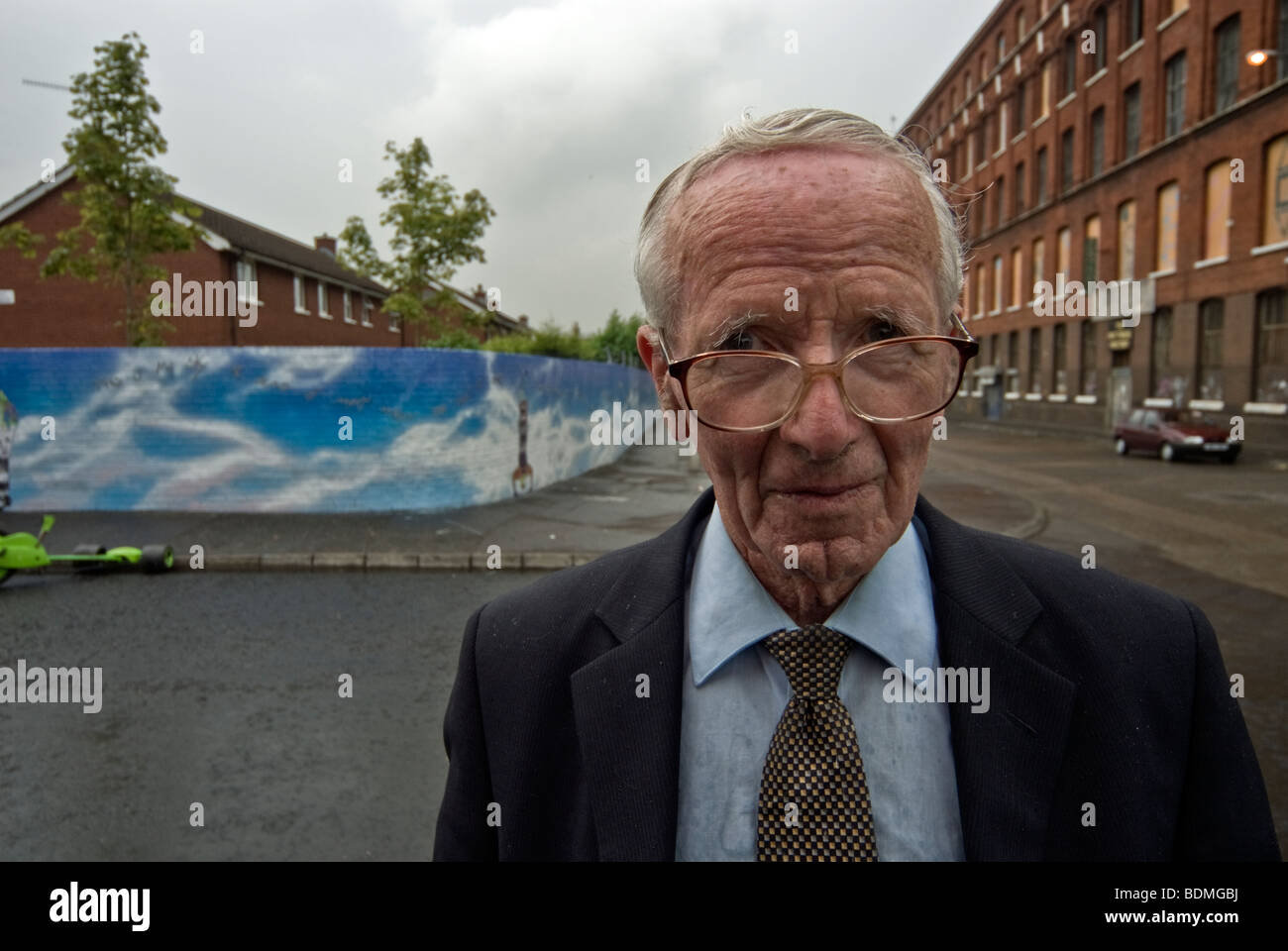 Personnes âgées résidant en Irlande FALLS ROAD / BELFAST/AVRIL 2009 Banque D'Images