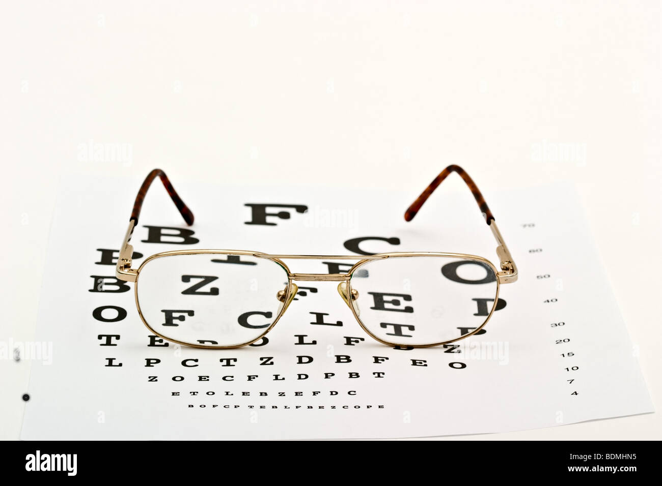 Paire de lunettes sur un tableau Banque D'Images