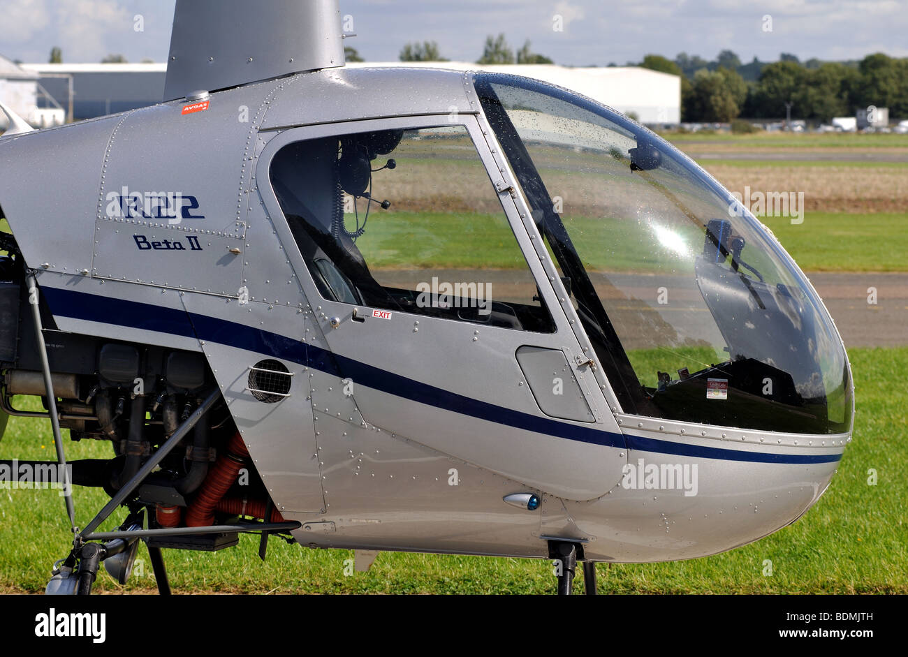 Hélicoptère Robinson R22 à Wellesbourne Airfield, Warwickshire, England, UK  Photo Stock - Alamy