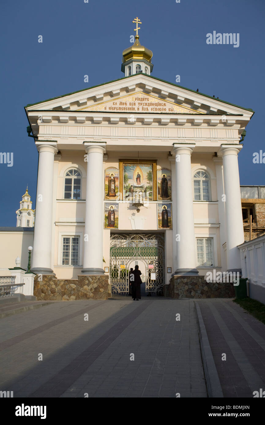 Gate église de Saint-Nicolas. La Laure de la Dormition Pochayiv Pochayiv,, Ternopil, Ukraine. Banque D'Images