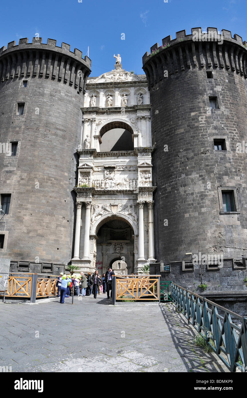 Francesco Laurana de triomphe de l'entrée de Castel Nuovo, Naples, Italie Banque D'Images