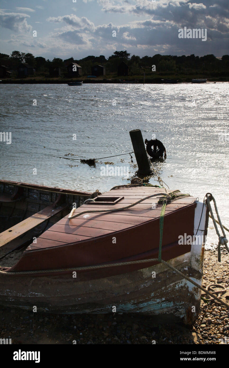 Un vieux bateau dans le port de Southwold, Suffolk, Angleterre, Royaume-Uni. Banque D'Images