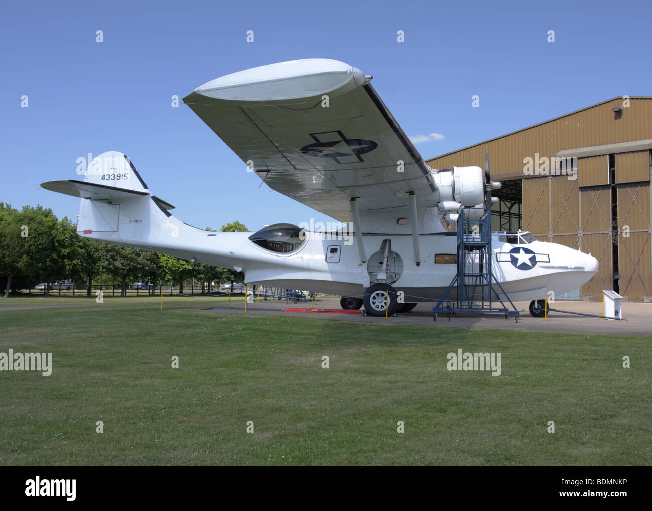 Affiché à l'externe à l'imperial War Museum Duxford est ce bel exemple d'un hydravion Catalina consolidé. Banque D'Images
