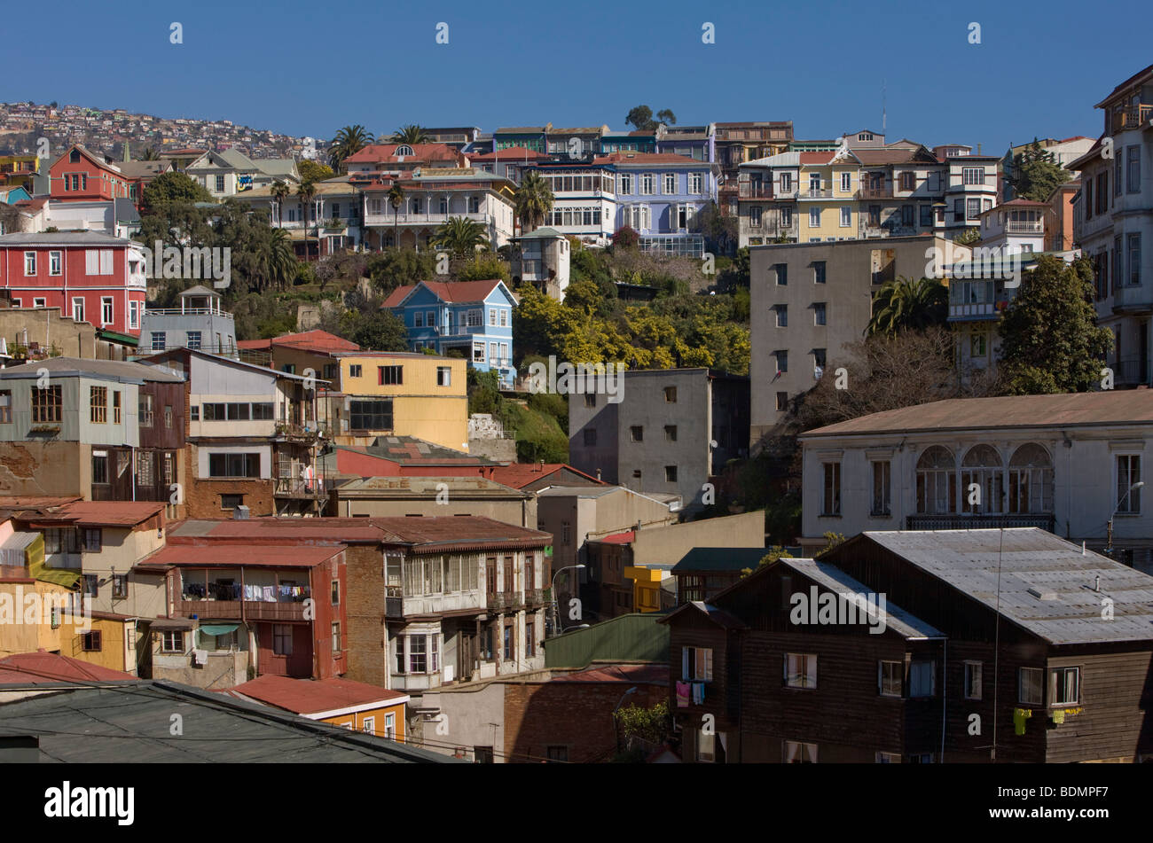 Maisons sur le Cerro Conception, Valparaiso, Chili. Banque D'Images