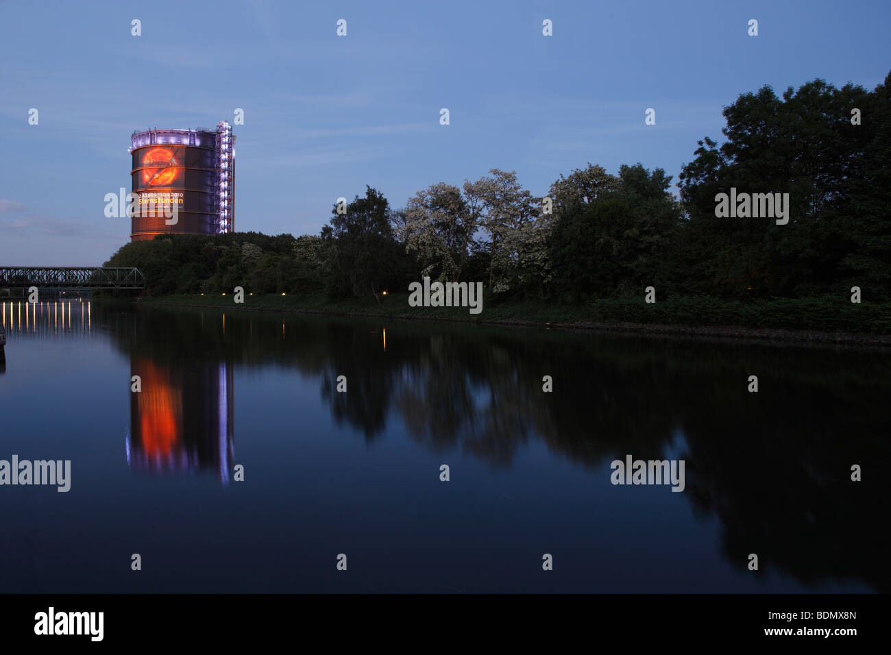 Oberhausen, gazomètre, Blick über den Rhein-Herne-Kanal Banque D'Images