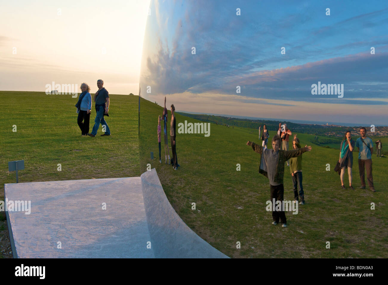 Courbe C Anish Kapoor Brighton Festival Sussex Downs 2009 Banque D'Images
