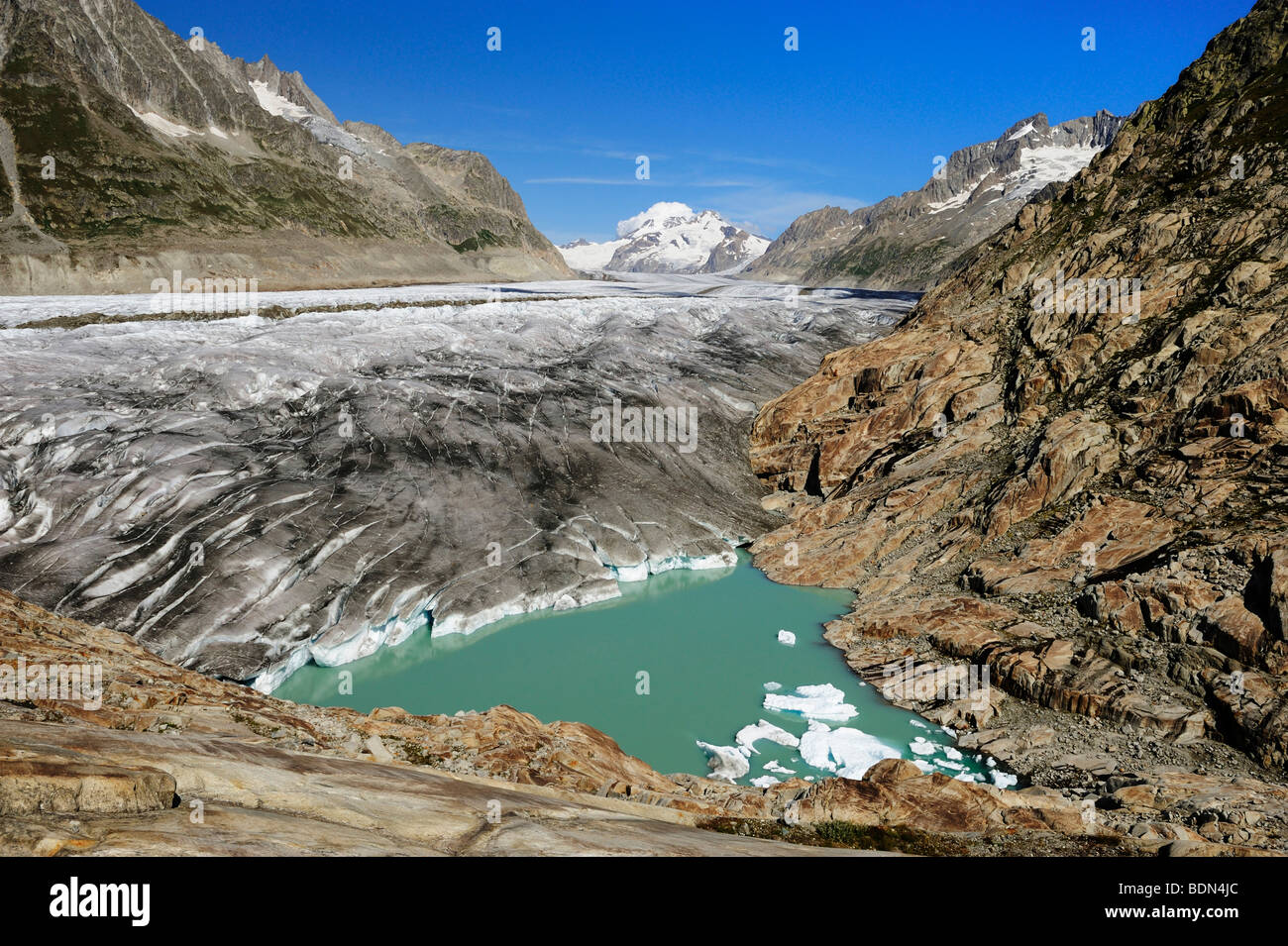 Grand Aletschgletscher glacier avec le lac glaciaire de l'avant-plan, Conthey, Valais, Suisse, Europe Banque D'Images
