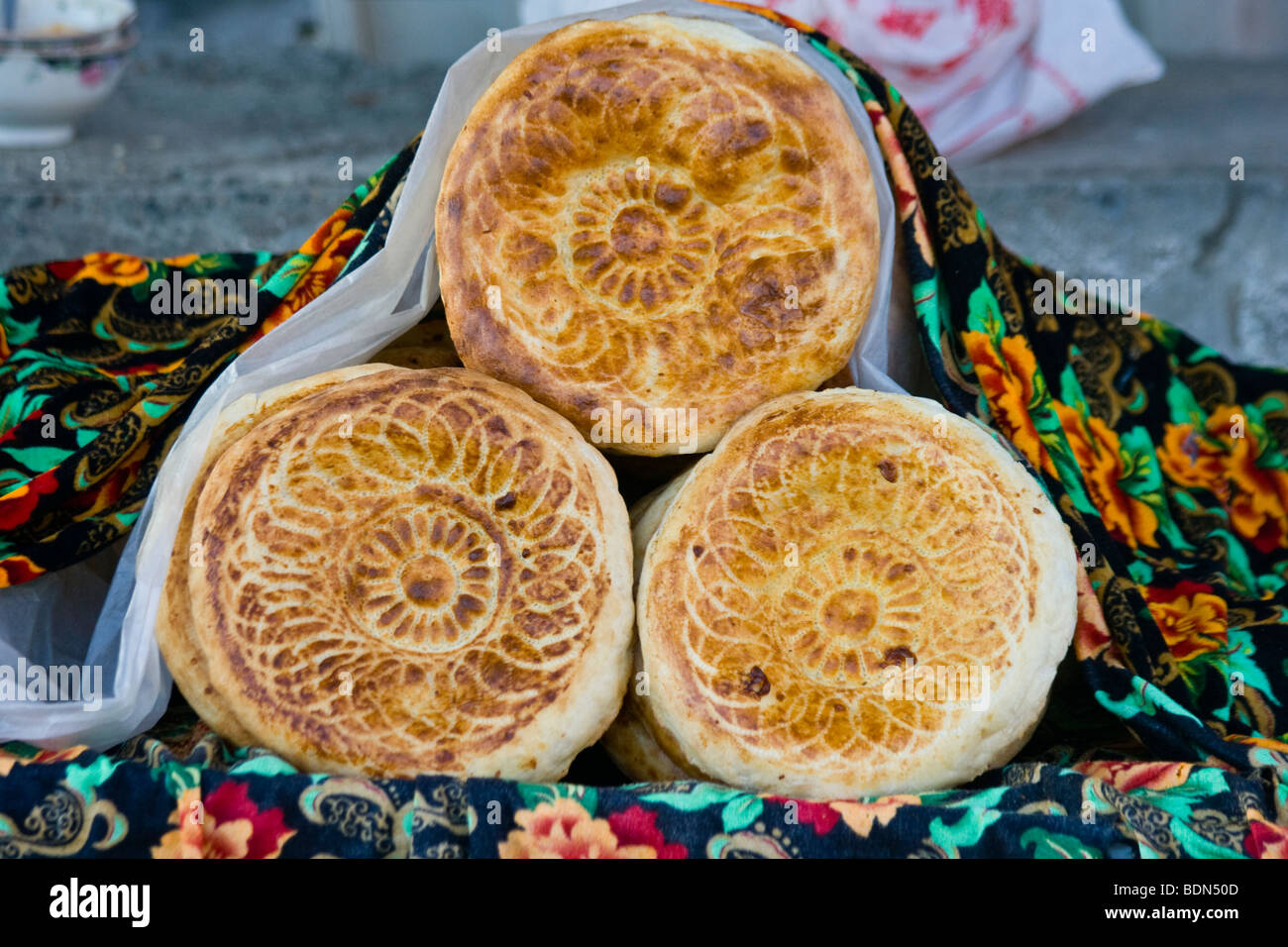 Du pain dans le marché à Osh au Kirghizistan Banque D'Images