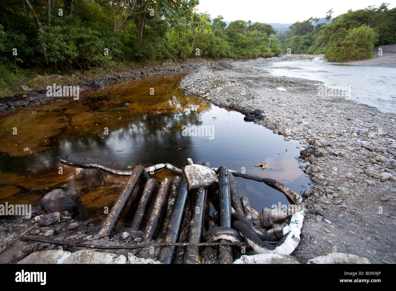 The amazon river pollution Banque de photographies et d'images à haute  résolution - Alamy