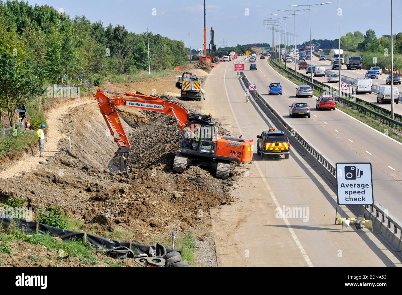 Projet d'élargissement de la route M25 avec débit en fonctionnement contra Banque D'Images