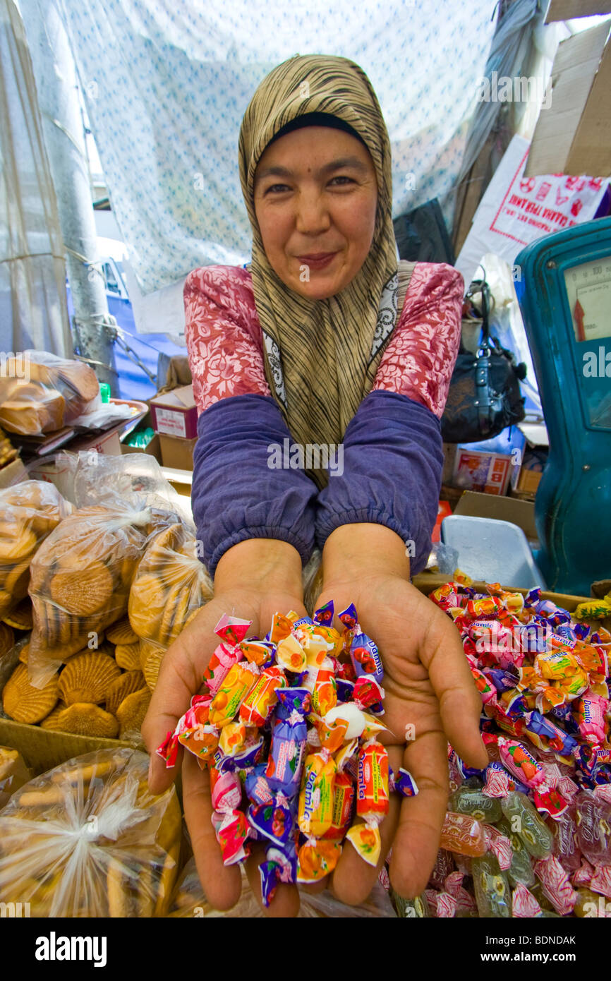 Cookies et Sweets Shop dans le bazar de SST à Osh au Kirghizistan Banque D'Images