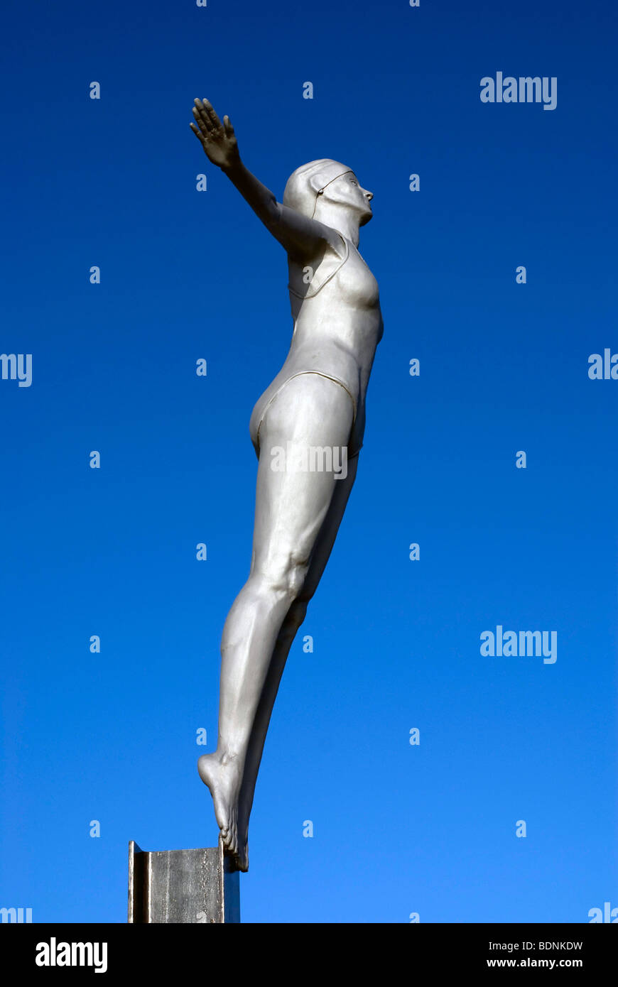 La belle statue de plongée sur la jetée à Scarborough, Yorkshire, Angleterre Banque D'Images