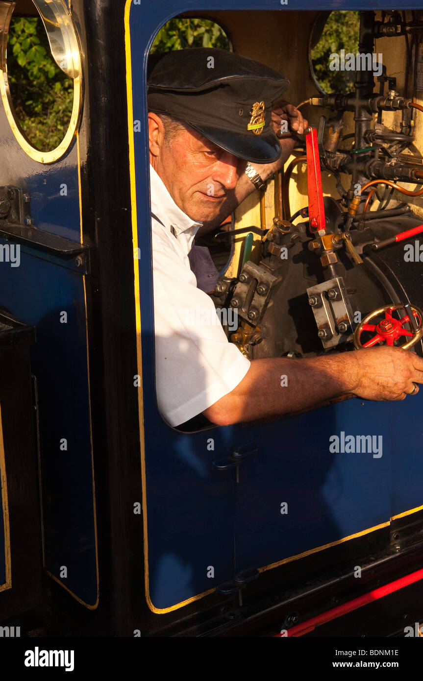 Le pilote sur le train à vapeur dans les puits et Walsingham light railway dans North Norfolk Uk Banque D'Images