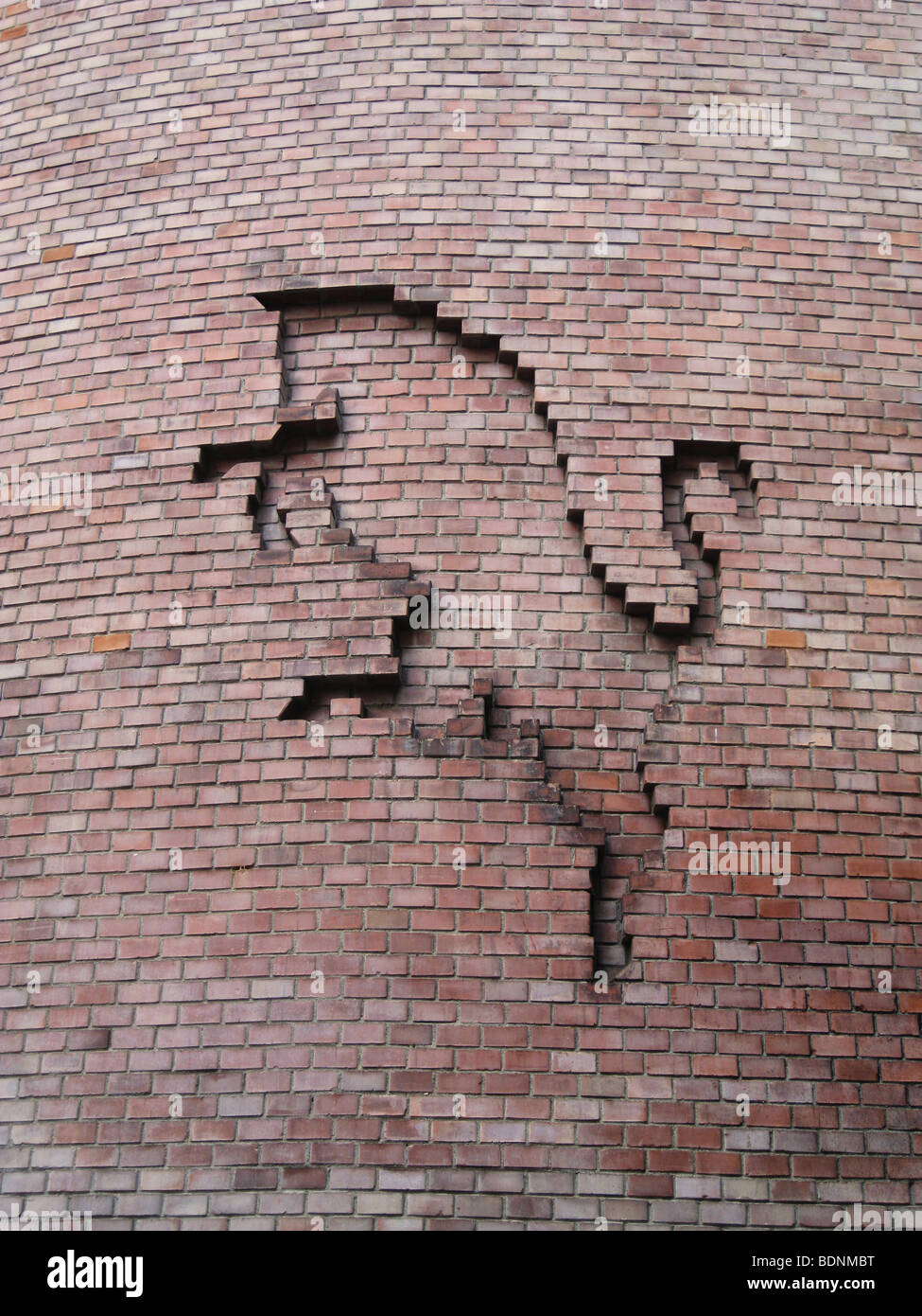 La figure d'un taureau symbole de la ville dans le mur de brique de 'Teatro Regio' ('Théâtre Royal') à Turin Turin, capitale de la région du Piémont, Italie Banque D'Images