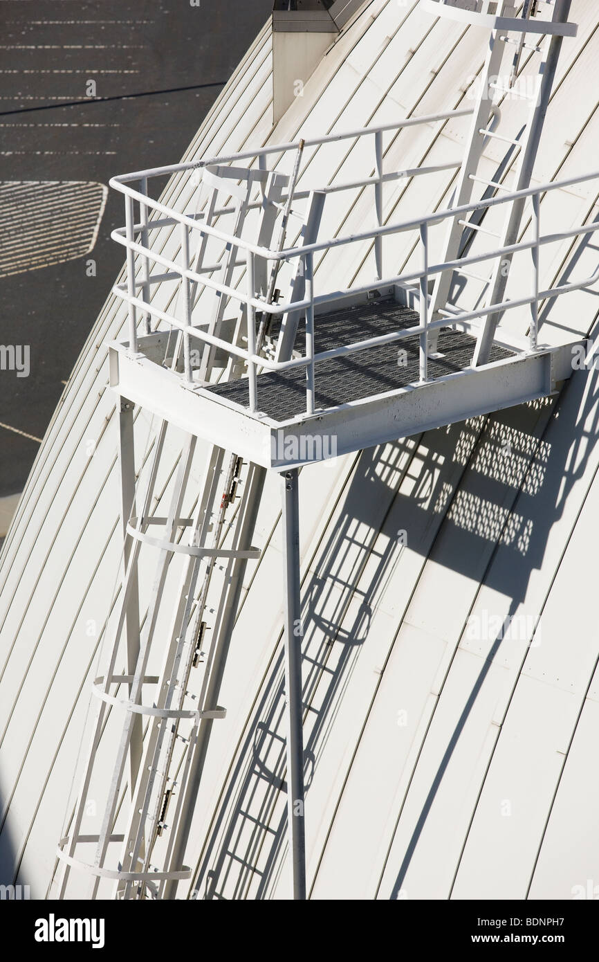Portrait de l'échelle de secours sur un digesteur Banque D'Images