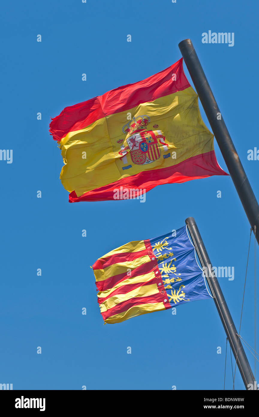 Flying flag spanish Banque de photographies et d’images à haute