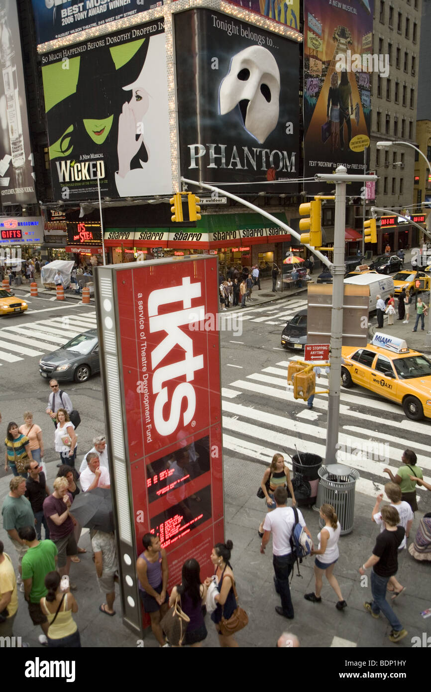 Zone de Times Square à Manhattan, le coeur du quartier des théâtres à 7th Ave. près de 46th Street. Banque D'Images